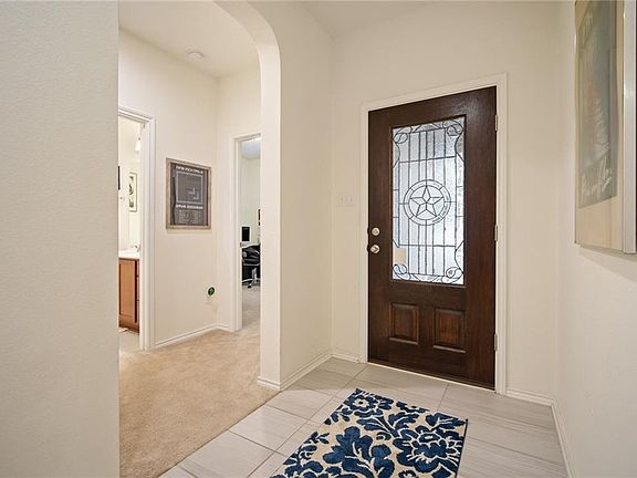 3rd image of 513 Hunters Hill Dr