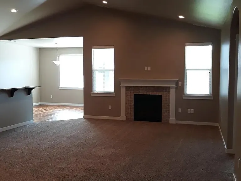 1298 N Tyra Ave — Photo 6