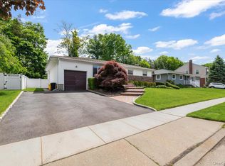 21 Beaumont Drive, Plainview, NY 11803