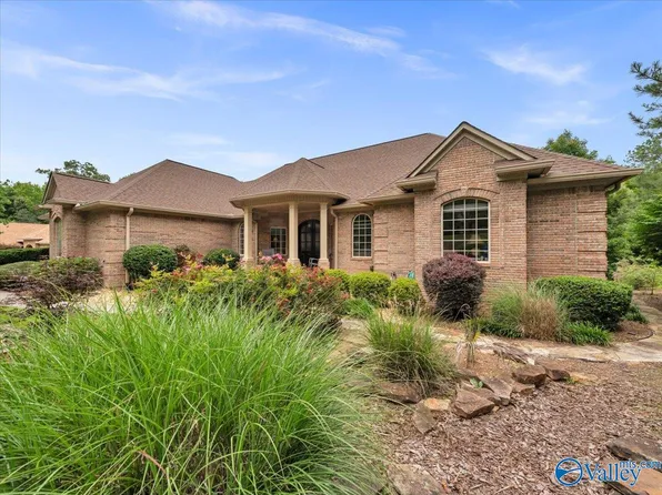 1069 Heritage Dr, Guntersville, AL 35976