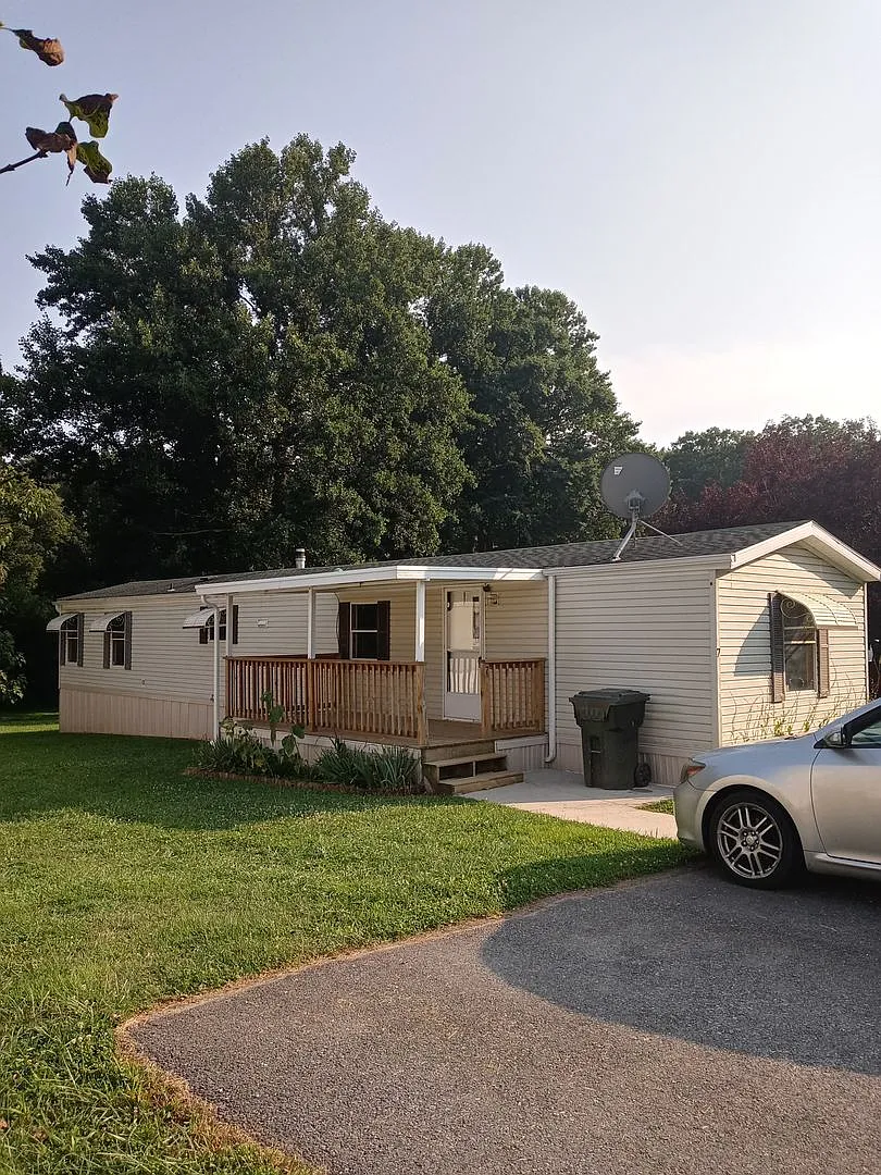 Mobile Home with Covered Front Porch — Photo 1