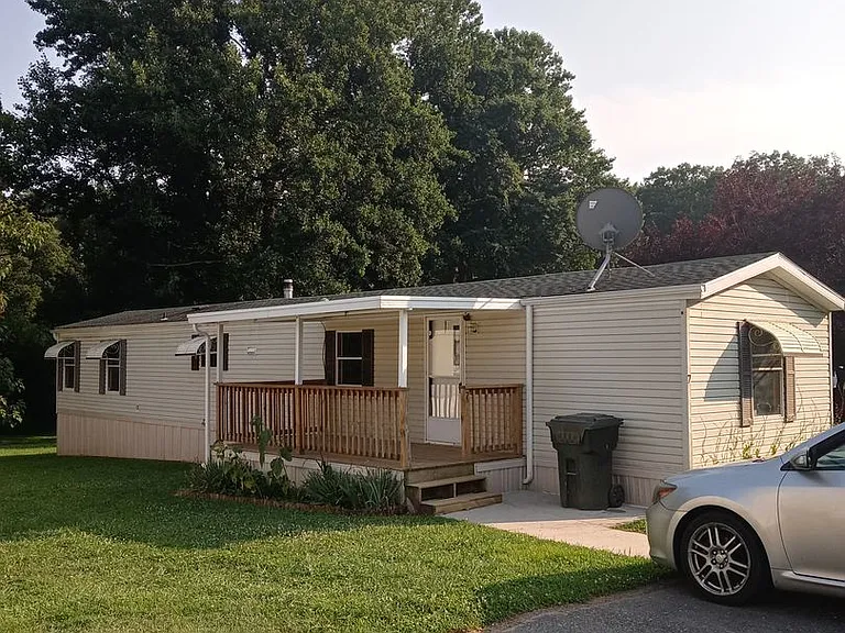 7 Locust Ln — Photo 1