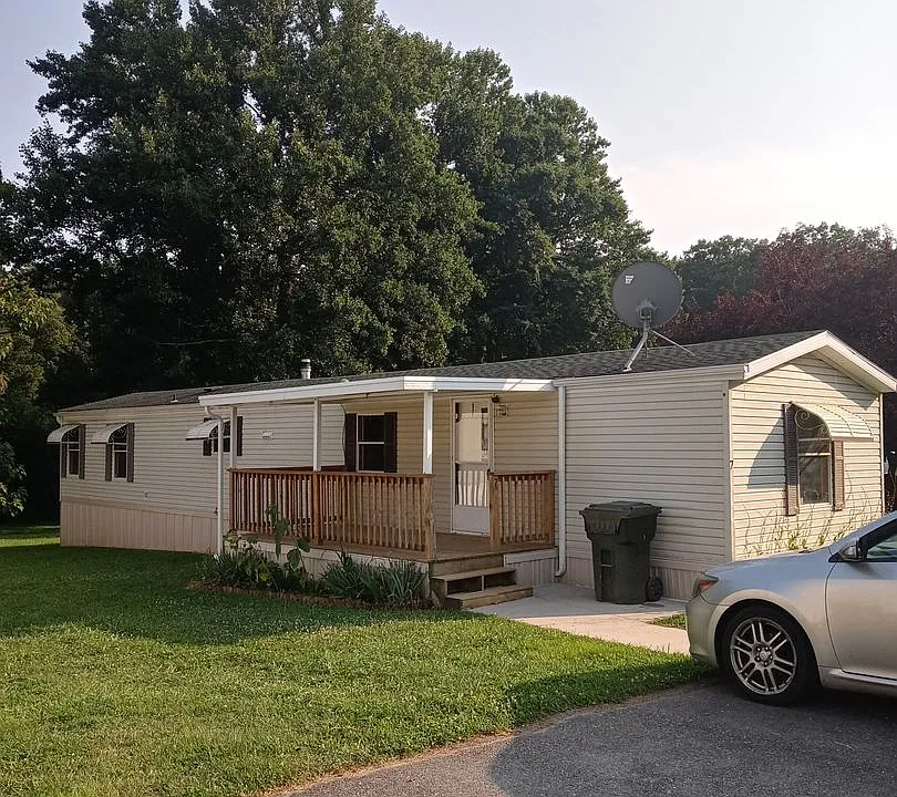 7 Locust Ln