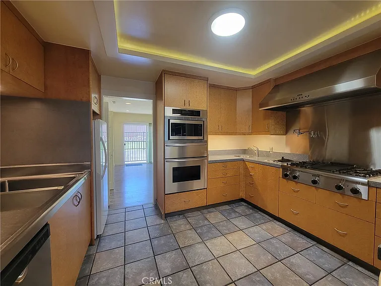 1884 Jaybrook Dr — Photo 15