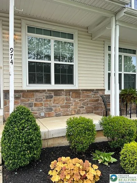 3 bed, 2.5 bath, 1670 sqft, $2,550 — Photo 2