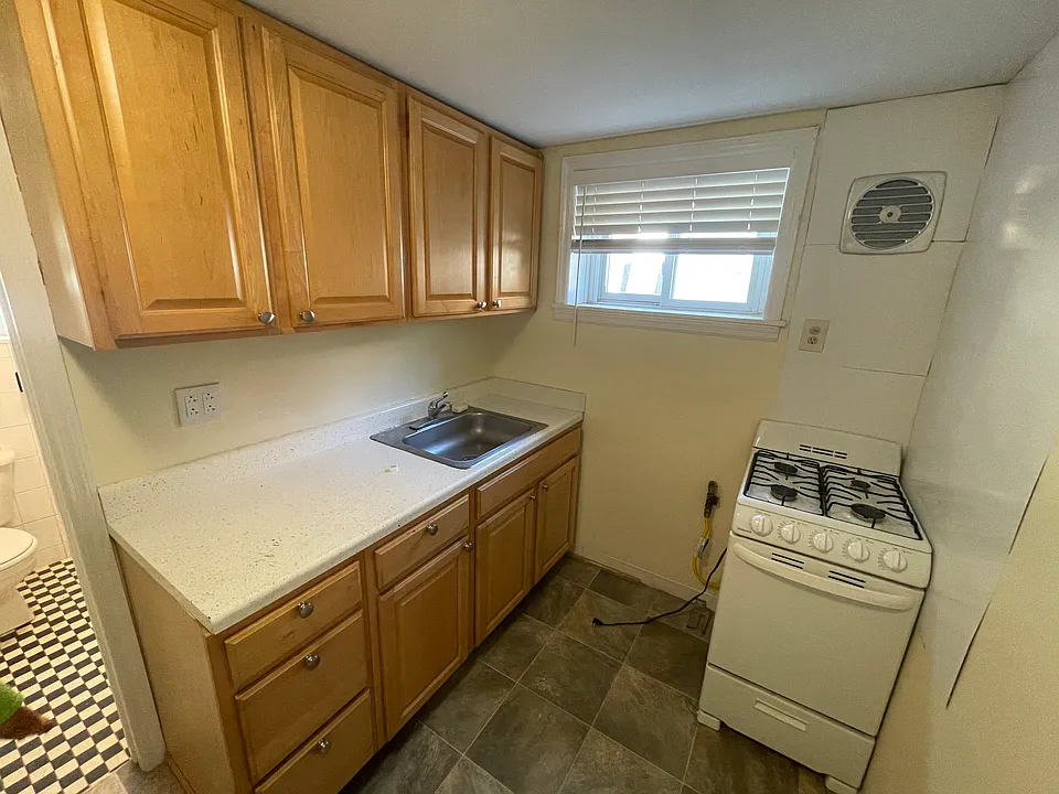87 Alexander Ave #1