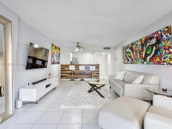 600 Parkview Dr APT 227, Hallandale Beach, FL 33009