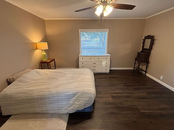 4th image of 2401 Cobb Ln