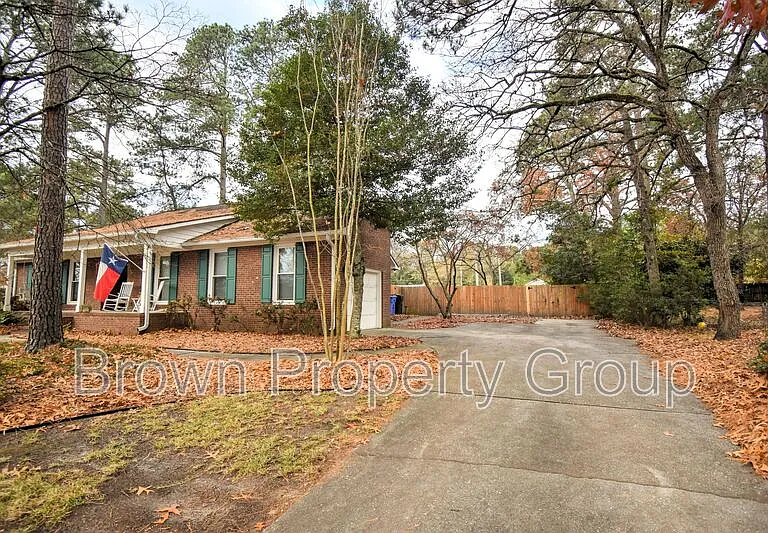 1651 Greenock Ave — Photo 2