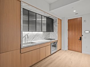 135 E 47th St #10F, New York, NY 10017