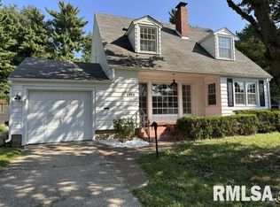 1210 Edgehill Rd, Jacksonville, IL 62650