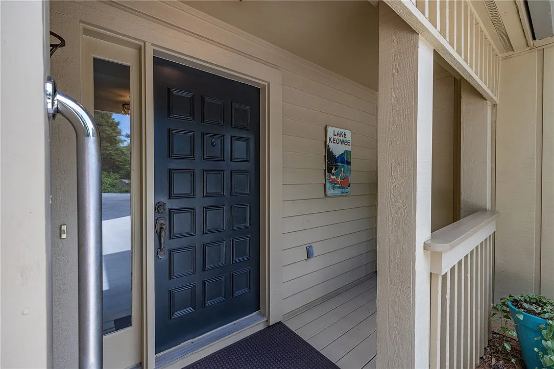 4 bed, 3.0 bath, 2300 sqft, $2,650 — Photo 3