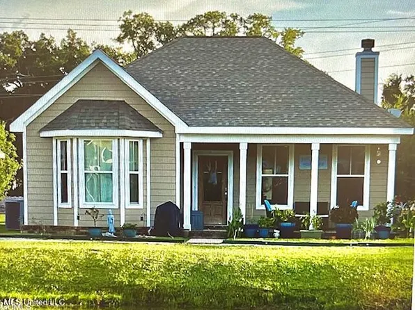 4 Sweetgrass Ln, Ocean Springs, MS 39564