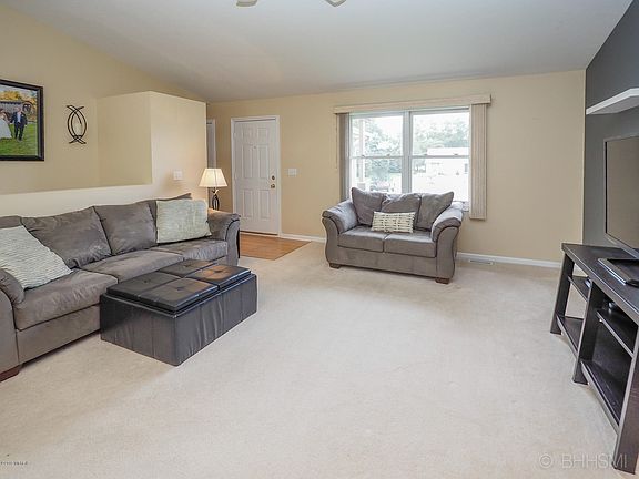 22022 Bluebird Ave-104