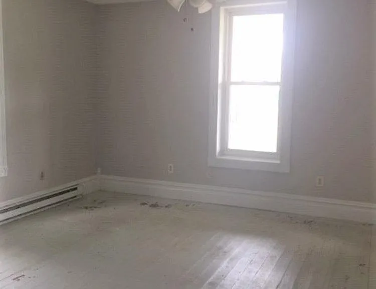 221 S Poplar Ave — Photo 3