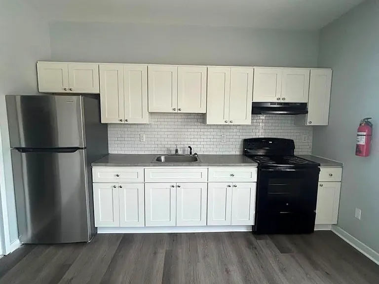 146 Hamilton Ave — Photo 2