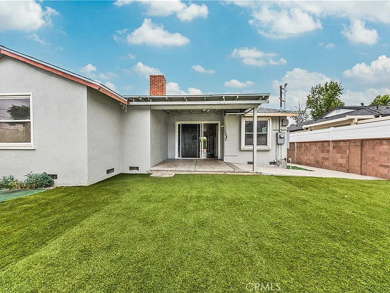 6943 Nagle Ave — Photo 21