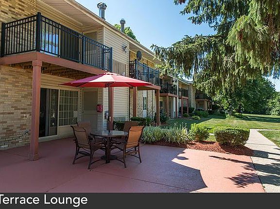 5th image of 2922 Birch Hollow Dr APT 1B
