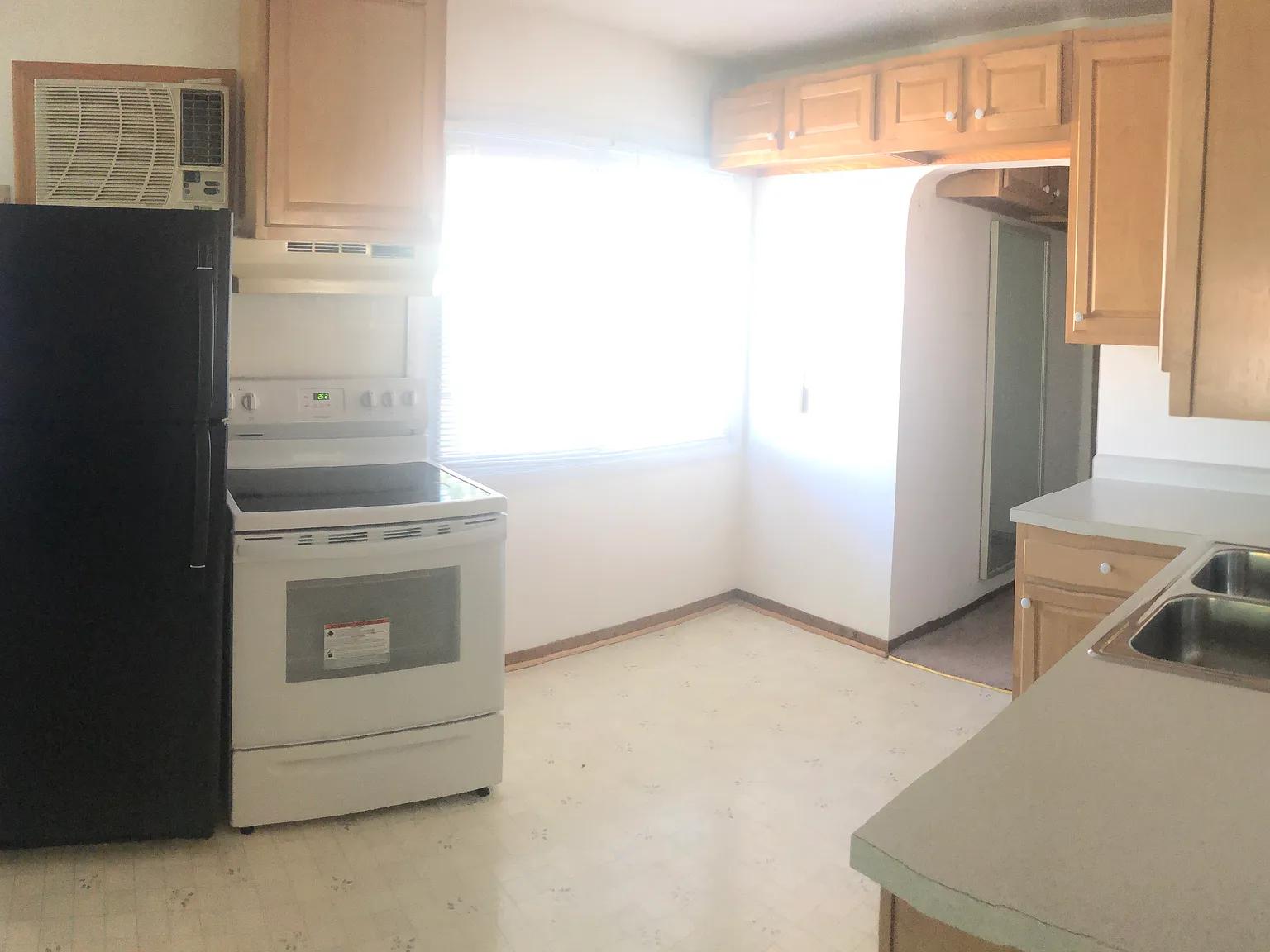 Studio, 450 sqft, $879 — Photo 1
