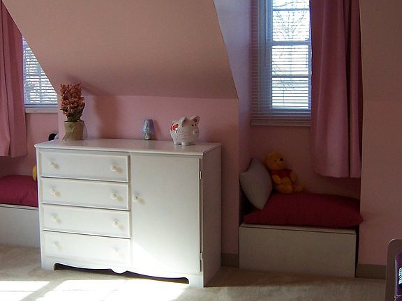 Bedroom 2 13.5' x 11.5'