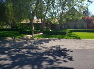 1040 E Alamos Ave, Fresno, CA 93704