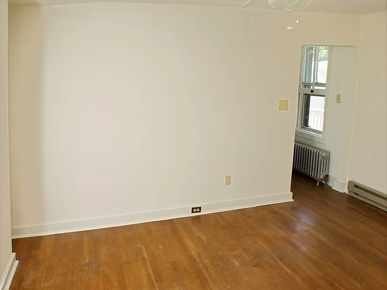 2 E 4th St #4 — Photo 9