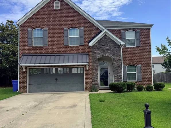 1430 Vandenberg Dr, Fayetteville, NC 28312