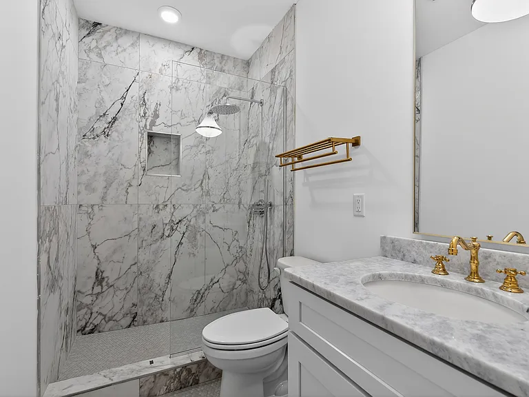 607 Main St #11 — Photo 7