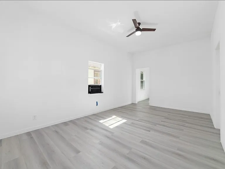 2714 Avenue L — Photo 6