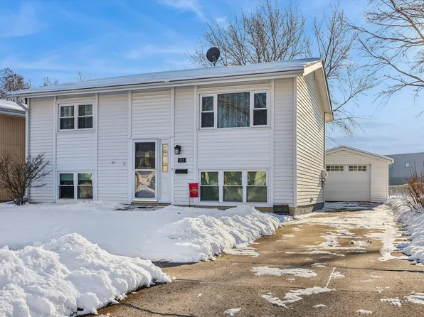712 Garnet Dr, Ames, IA 50010