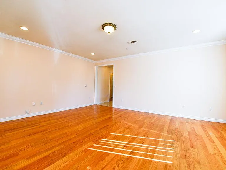 3230 Roberts Ave #1 — Photo 4