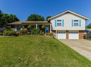 74 Oakridge West Dr, Saint Peters, MO 63376