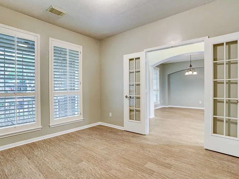 10410 Five Oaks Ct — Photo 9