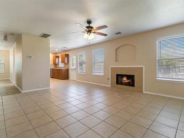 401 Spruce Dr — Photo 9