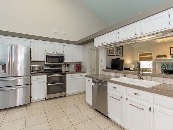 5th image of 3055 Sans Pareil St