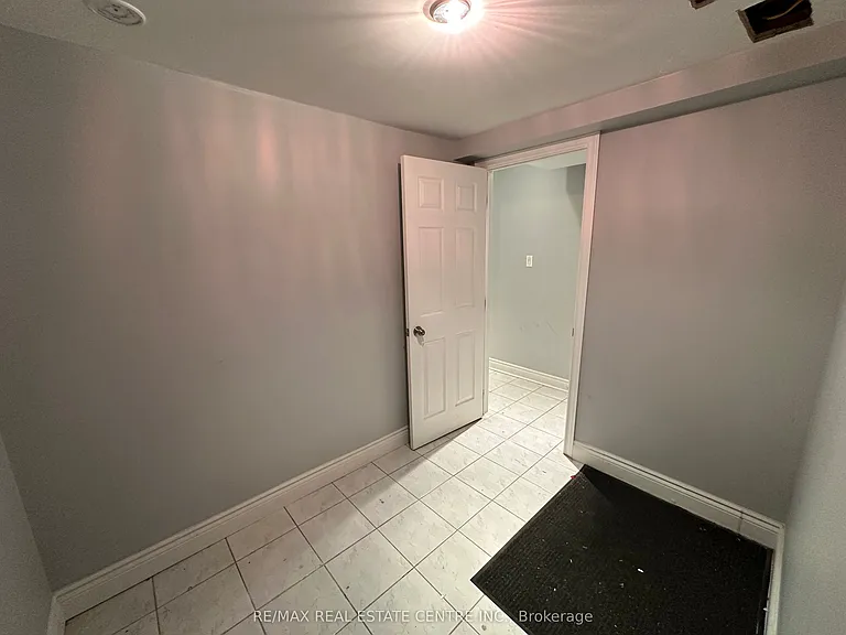 1876 Grosvenor Pl #BASEMENT — Photo 5