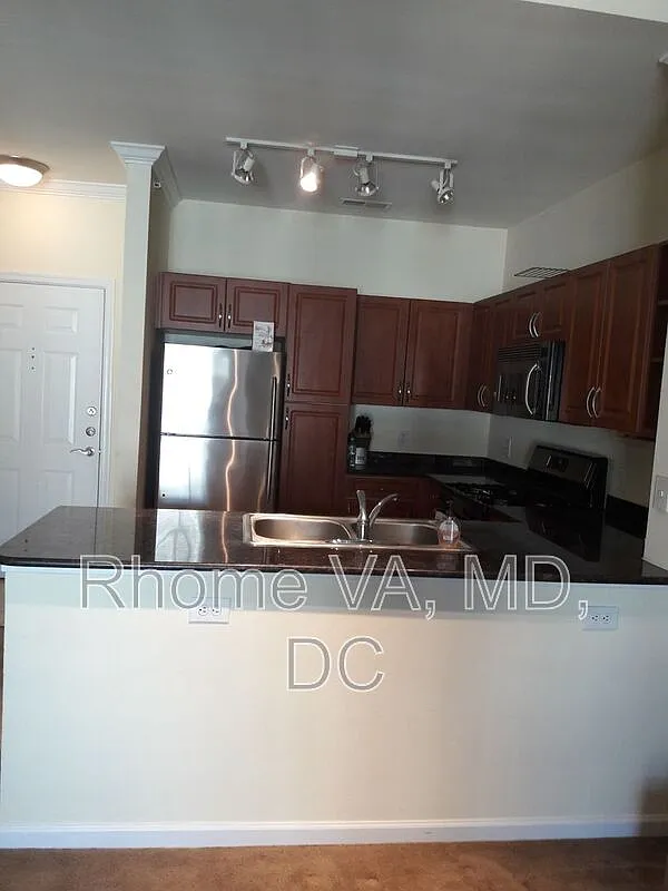 1 bed, 1.0 bath, 731 sqft, $1,900 — Photo 4
