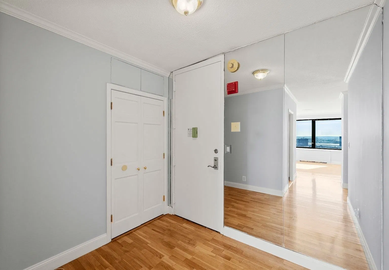 1 bed, 1.0 bath, 870 sqft, $3,000 — Photo 4