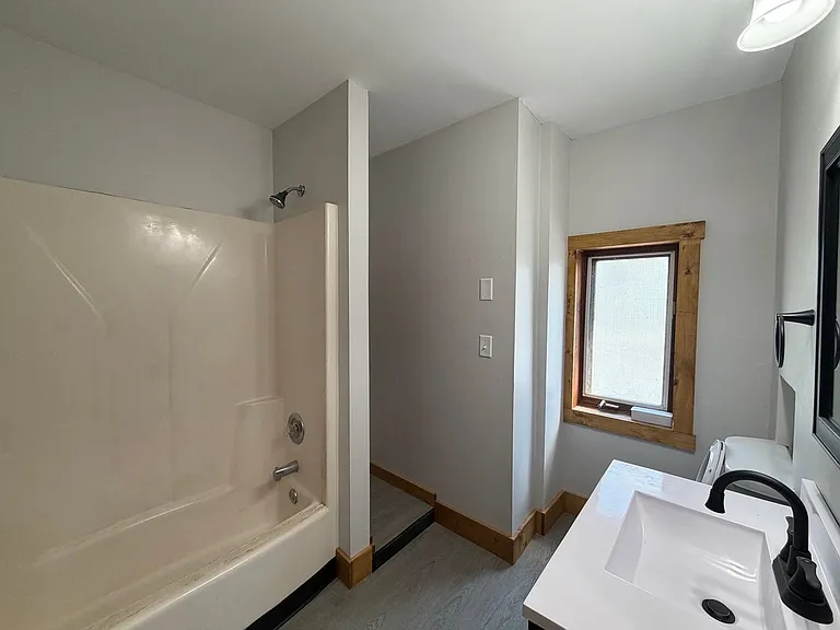 317 Earl St — Photo 22
