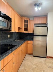 605 NW 72nd Ave APT 208, Miami, FL, 33126