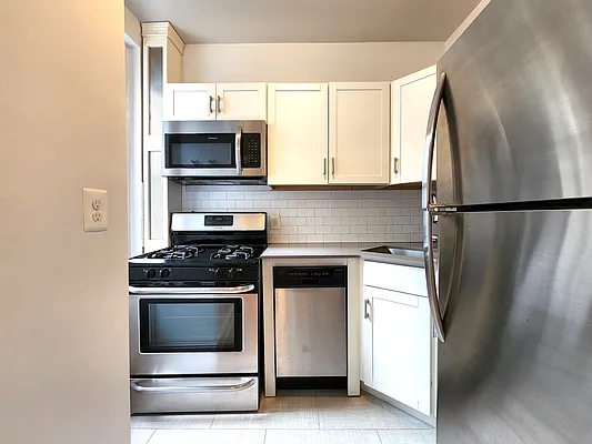 Rented by Made In NY Realty | media 15
