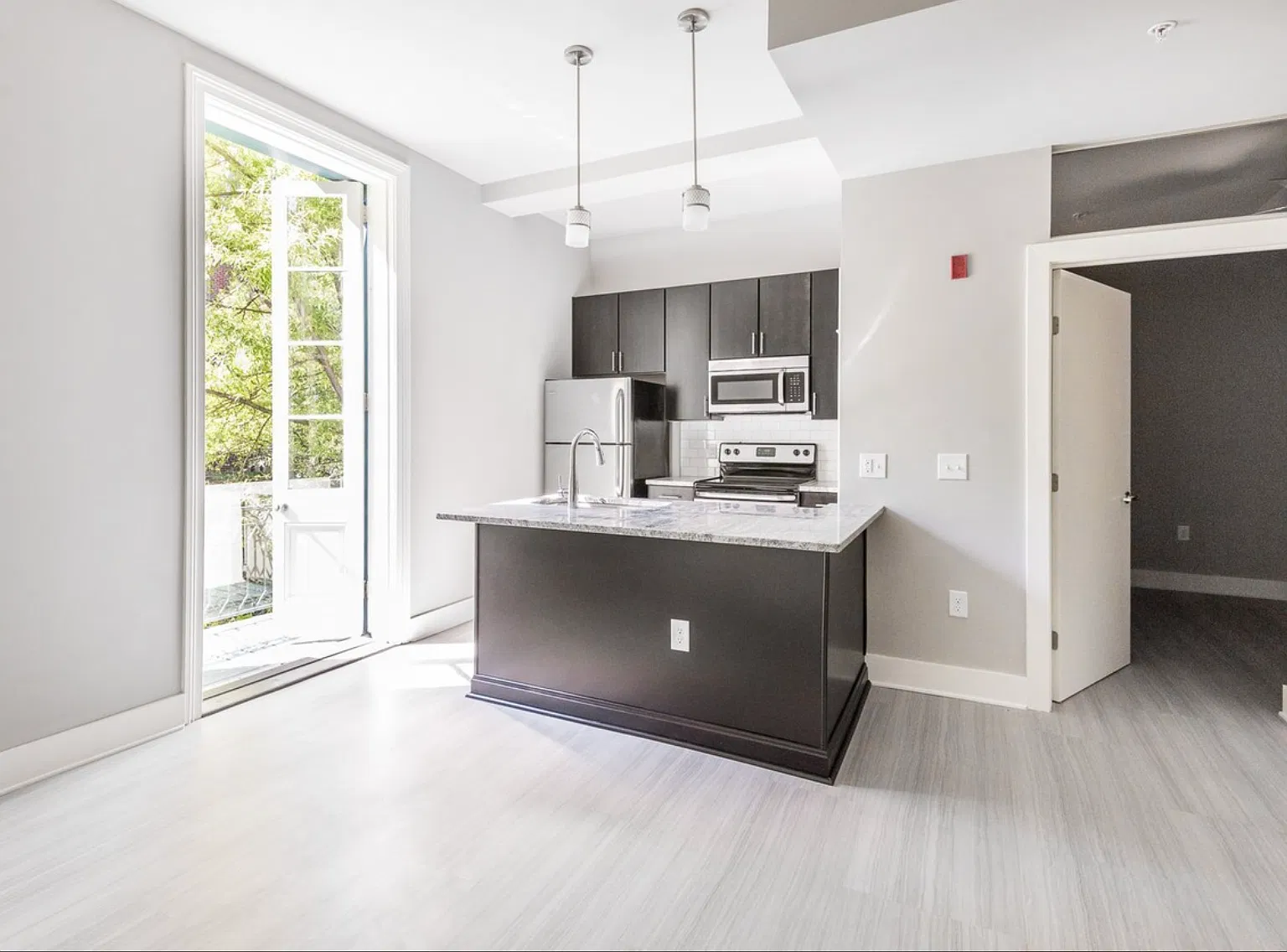 421 E Franklin St — Photo 1