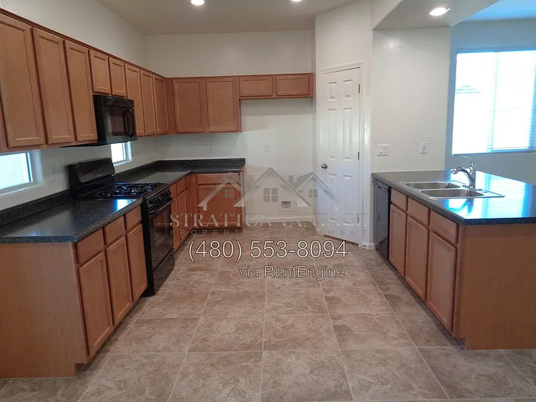 13004 W Fleetwood Ln — Photo 9