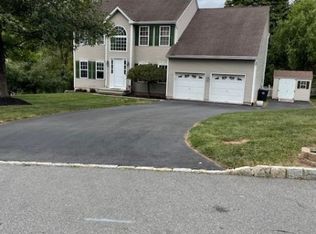 12 Crossfield Ct, Milford, NJ 08848