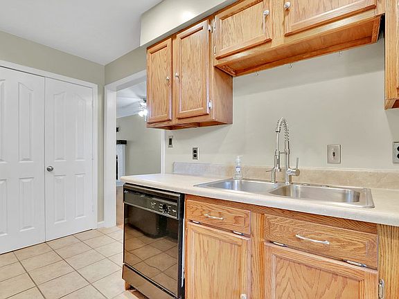 5th image of 617 Idlewood Ln APT A