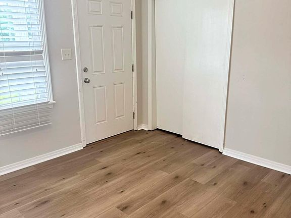 3rd image of 1009 Poplar St