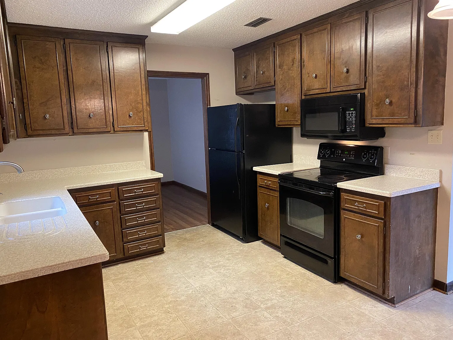 2017 Bradley Avenue - 1 — Photo 3
