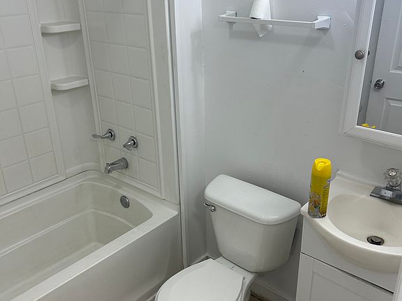 5th image of 72 Franklin St #1/2