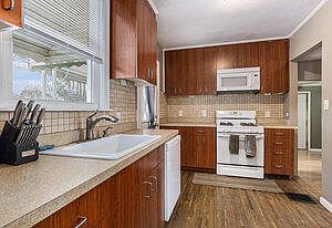 5th image of 427 Lasalle Ave NW