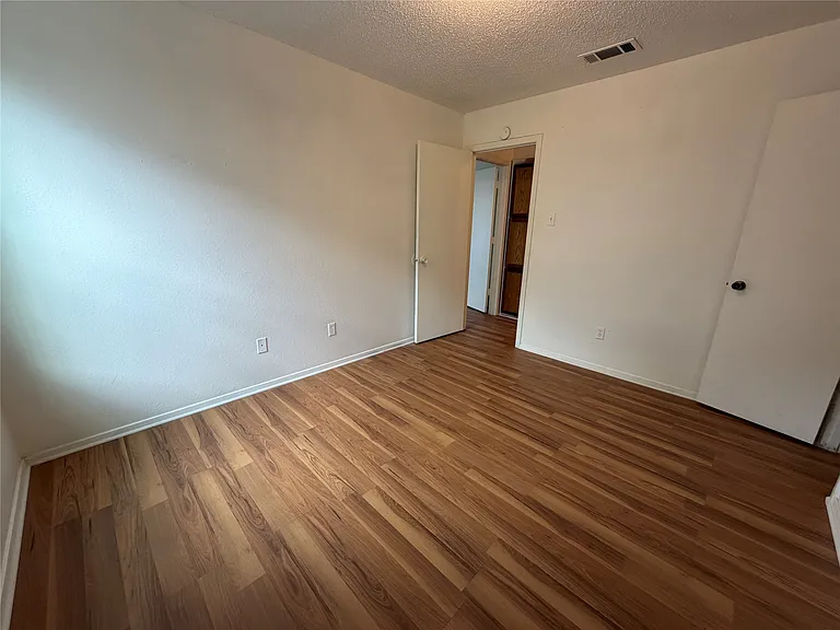 425 Signal Hill Ct N — Photo 12